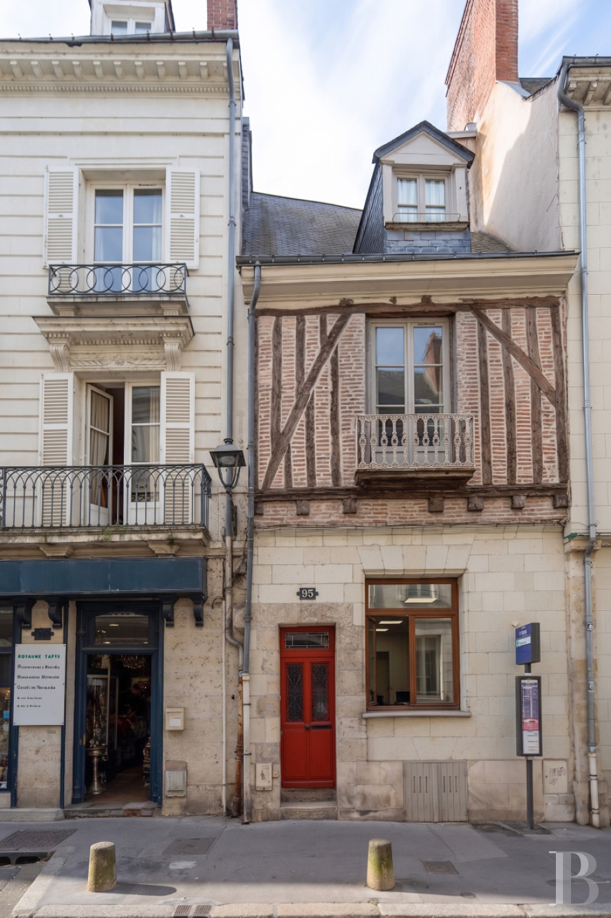 Dans le centre de Tours, une maison à colombages du 15e siècle - photo  n°2